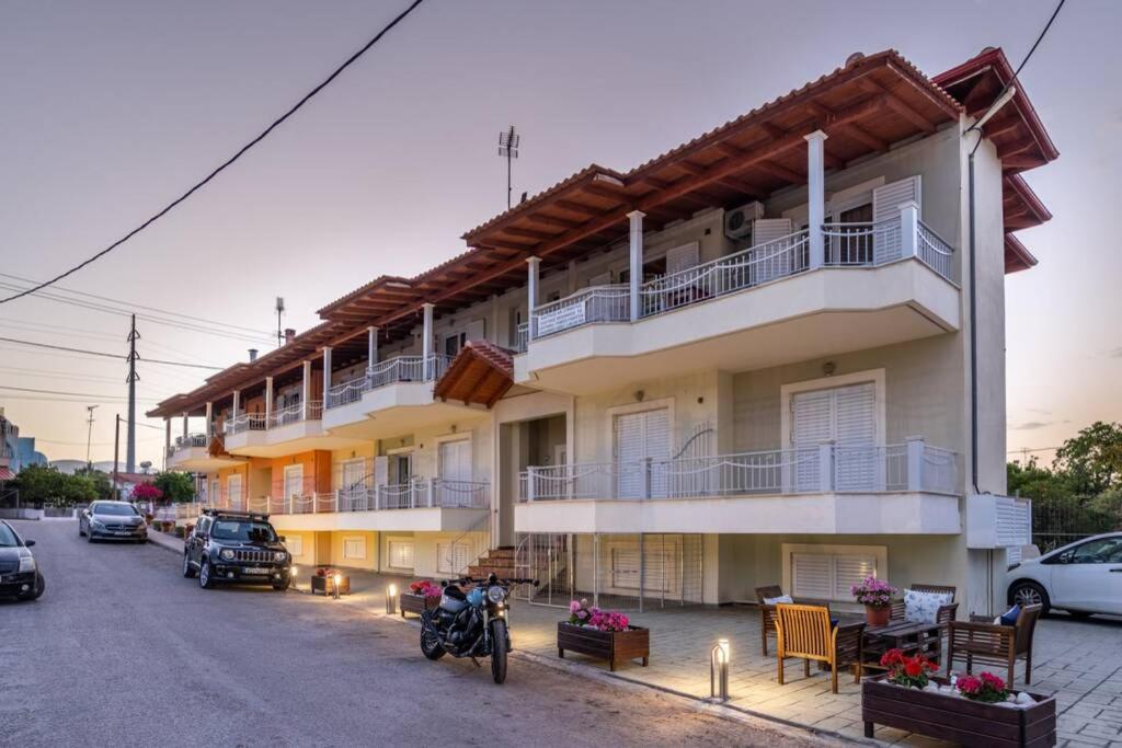Eagle'S Nest City Apartments Aigio Exteriör bild