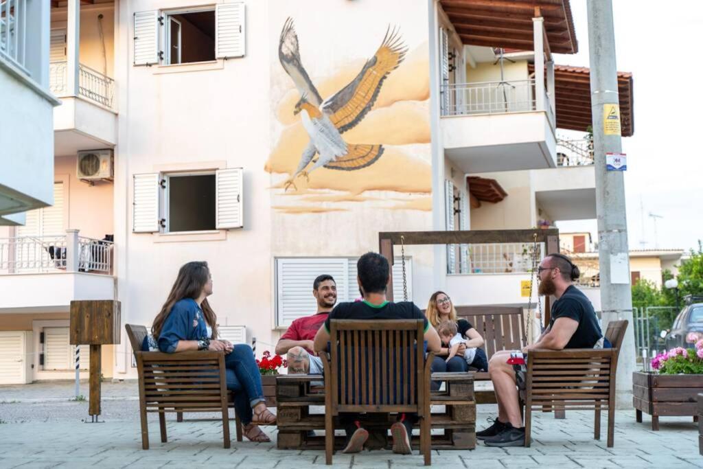 Eagle'S Nest City Apartments Aigio Exteriör bild