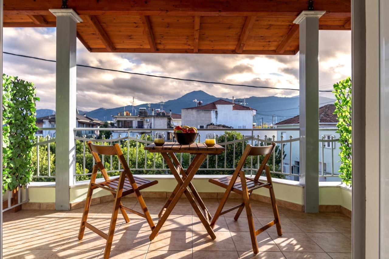 Eagle'S Nest City Apartments Aigio Exteriör bild