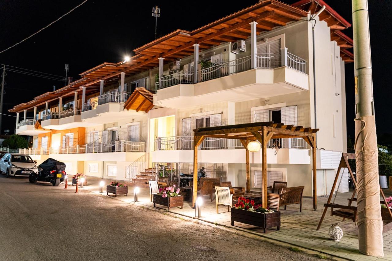 Eagle'S Nest City Apartments Aigio Exteriör bild