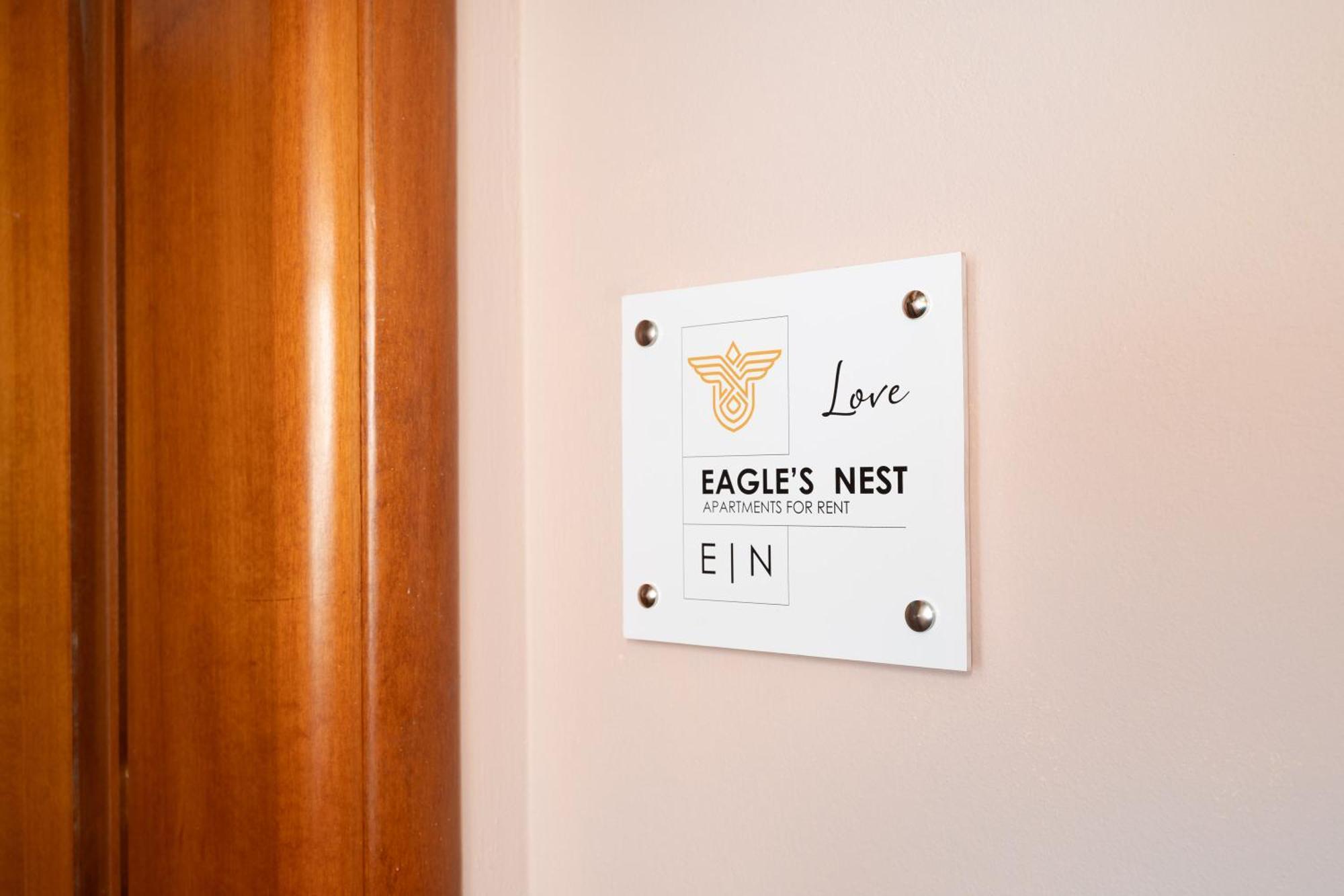 Eagle'S Nest City Apartments Aigio Exteriör bild